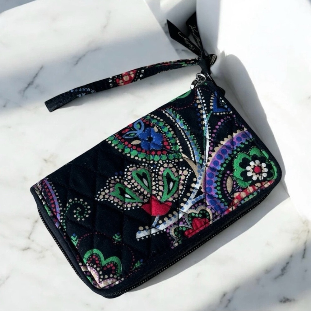 Vera‎ Bradley Travel Organizer Wallet Black Clutch Wristlet Quilted Kiev Paisley